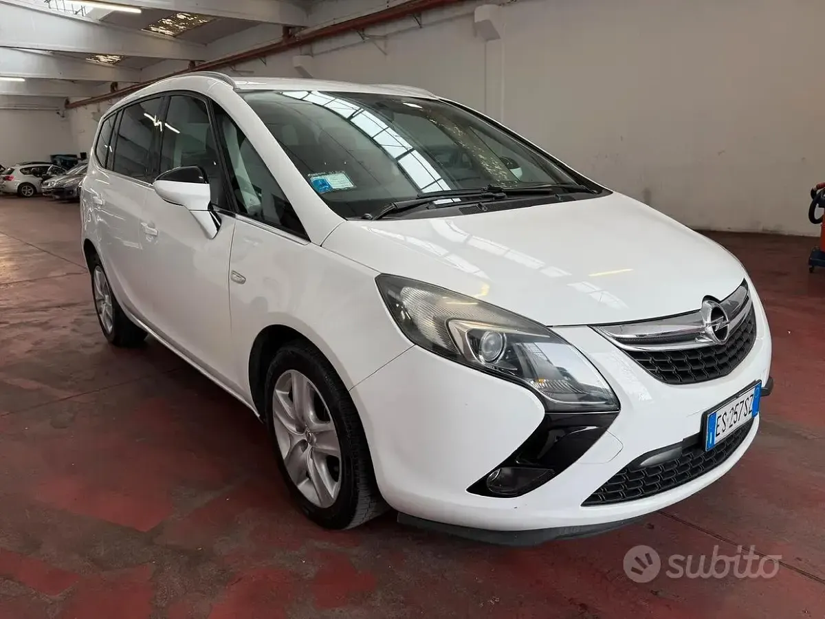 Usata Opel Zafira Tourer Cosmo 150 CV (110 kW) 2013 Bianco Monovolume