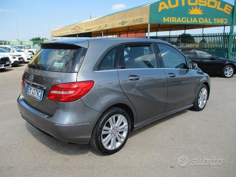 Usata Mercedes B180 Executive 110 CV (80 kW) 2012 Nero Utilitaria