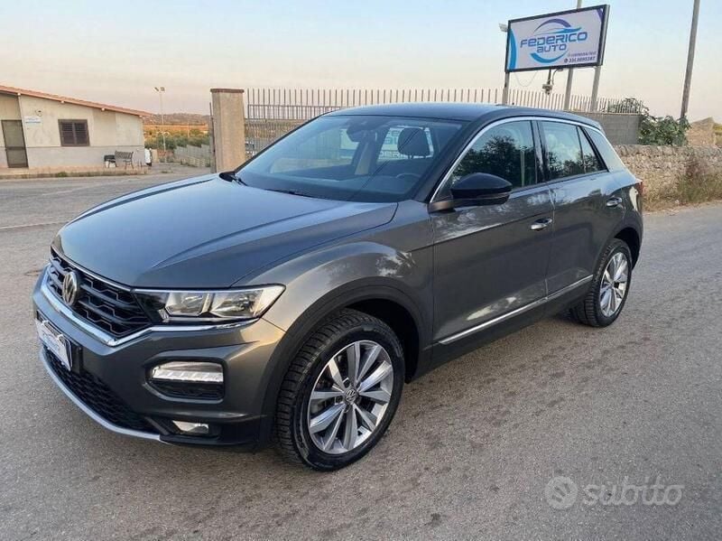 Grigio chiaro Usata 2019 VW T-Roc Style SUV | 20.900 € (Buon prezzo) - Immagine 1/4