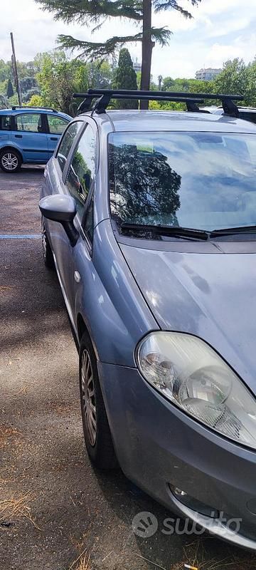 Grigio Usata 2009 Fiat Grande Punto Dynamic Due volumi | 3000 € (Buon prezzo) - Immagine 1/4