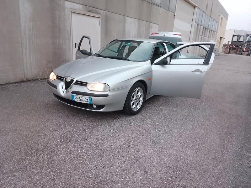 Usata Alfa Romeo 156 144 CV (105 kW) 1999 Grigio Berlina