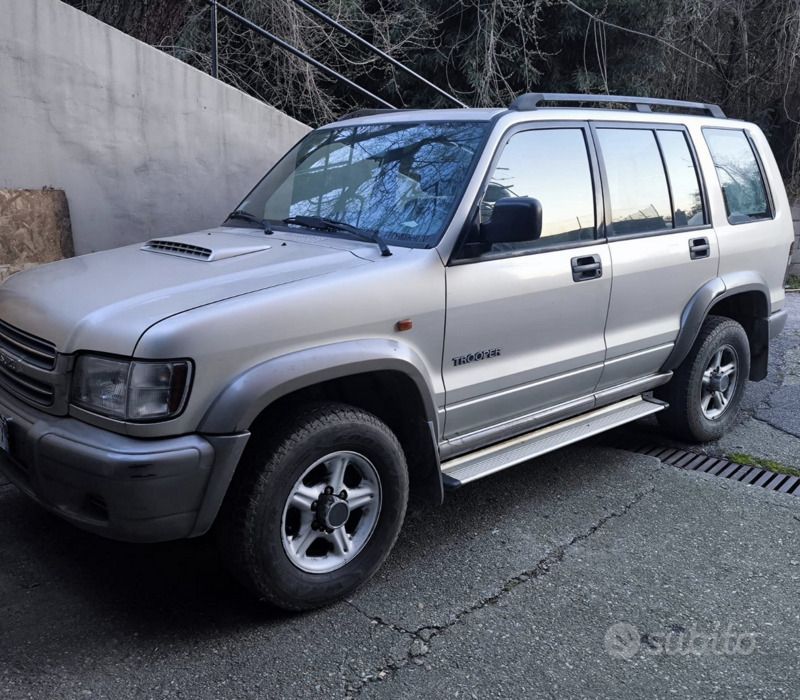 Usata 2002 Isuzu Trooper SUV | 800 € - Immagine 1/4