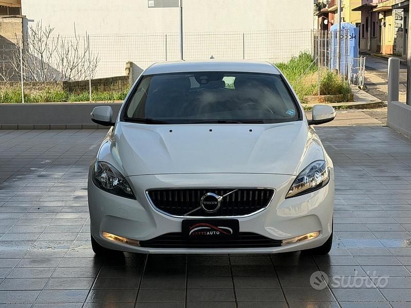 Usata Volvo V40 Business Edition 120 CV (88 kW) 2017 Bianco Berlina