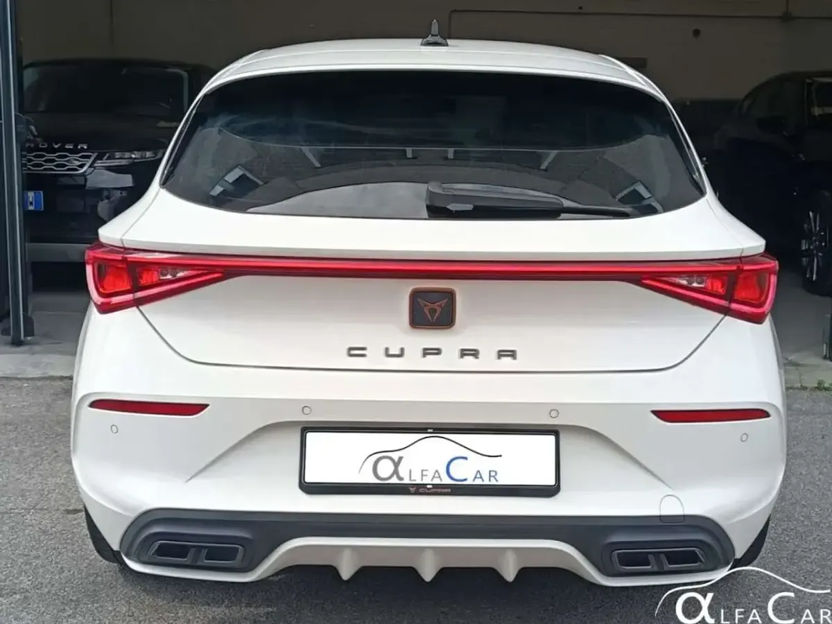 Usata Cupra Leon 150 CV (110 kW) 2024 Bianco nevada Berlina