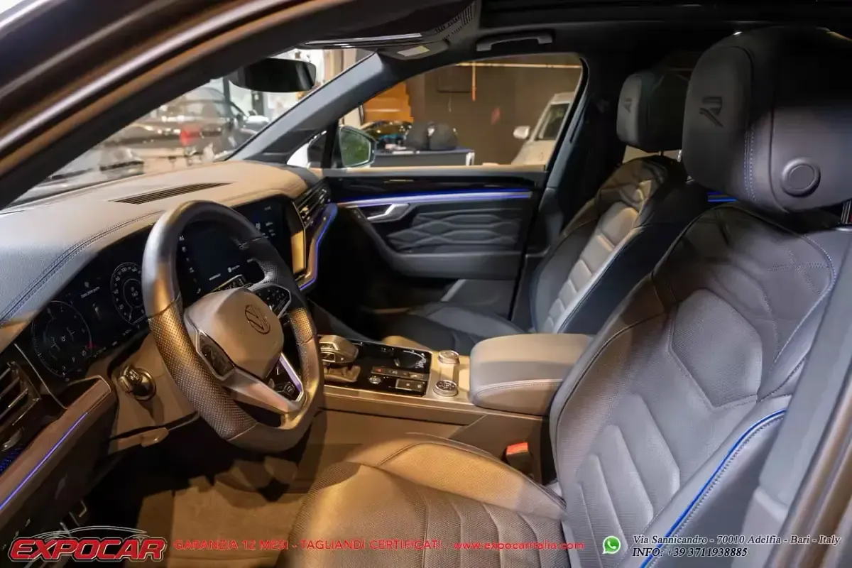 Usata VW Touareg R 462 CV (339 kW) 2023 Grigio SUV