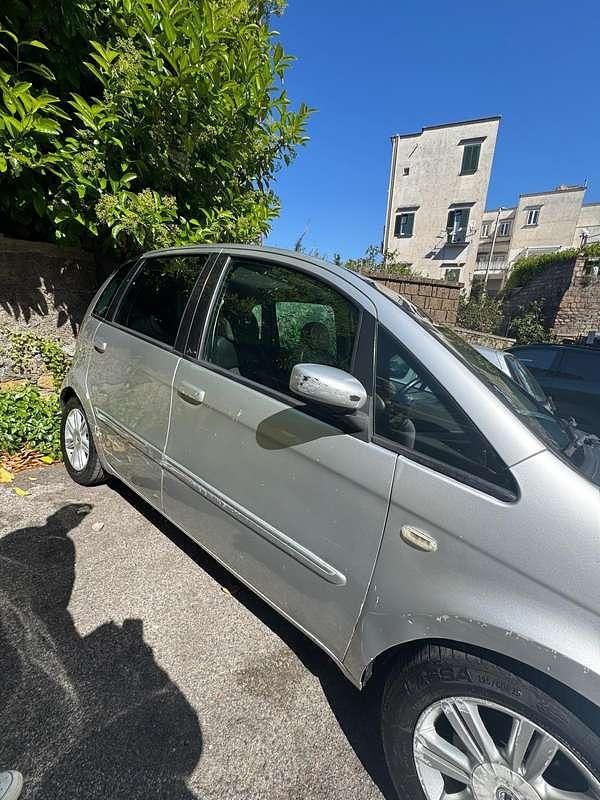 Usata Lancia Musa 69 CV (50 kW) 2004 Grigio Monovolume