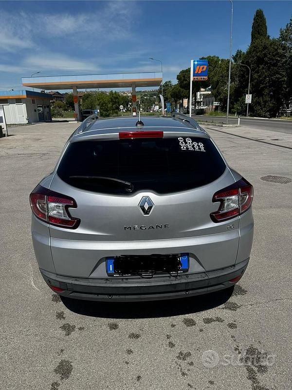 Usata Renault Mégane III LIMITED 110 CV (80 kW) 2015 Grigio Berlina