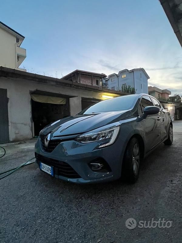 Usata Renault Clio V Intens 101 CV (74 kW) 2020 Grigio Berlina