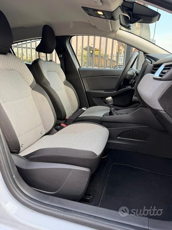 Usata Renault Clio V Evolution 101 CV (74 kW) 2024 Grigio Berlina