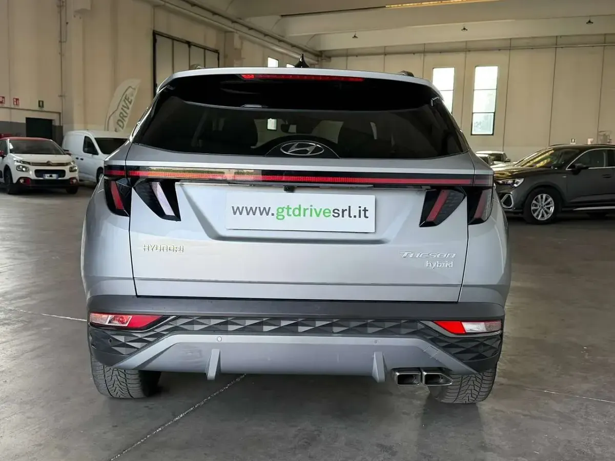 Usata Hyundai Tucson 179 CV (131 kW) 2023 Argento metallizzato SUV