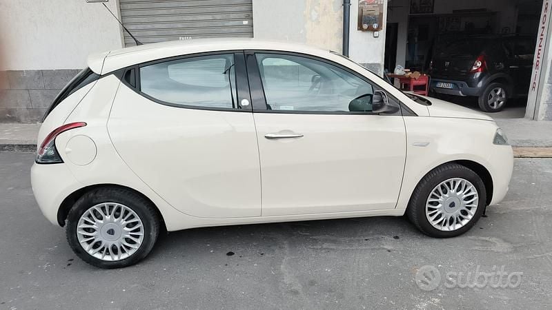 Usata Lancia Ypsilon 77 CV (56 kW) 2017 Bianco Utilitaria