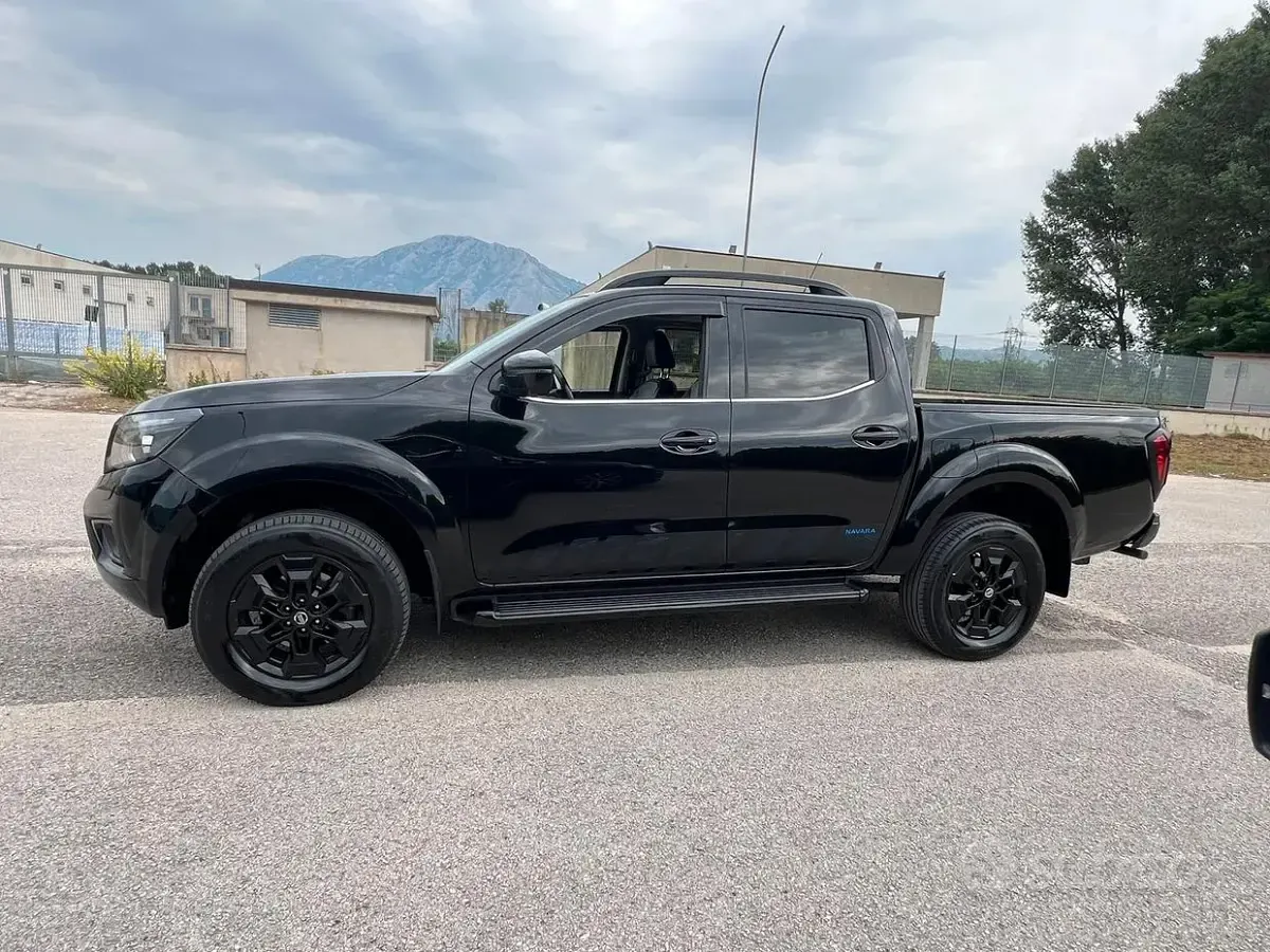 Usata Nissan Navara N-Guard 190 CV (139 kW) 2021 Nero Pick-up