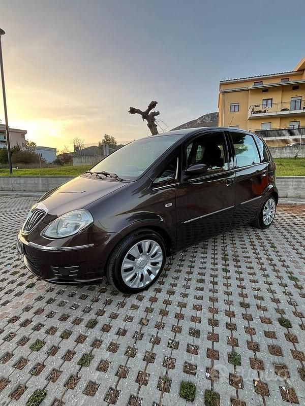 Marrone Usata 2009 Lancia Musa Monovolume | 2799 € (Buon prezzo) - Immagine 1/4