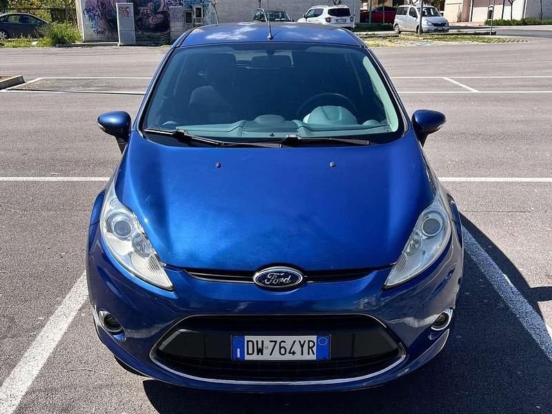 Usata Ford Fiesta Titanium 68 CV (50 kW) 2009 Blu/azzurro Utilitaria