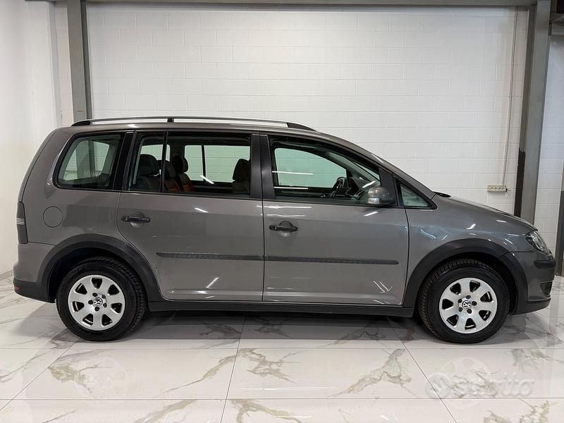 Usata VW Touran Highline 105 CV (77 kW) 2008 Giallo Monovolume