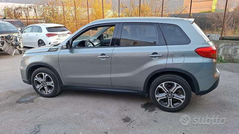 Grigio Usata 2015 Suzuki Vitara SUV | 9000 € (Ottimo prezzo) - Immagine 1/4