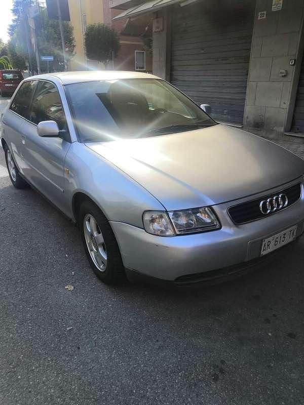 Grigio Usata 1997 Audi A3 Attraction Tre volumi | 800 € (Buon prezzo) - Immagine 1/4