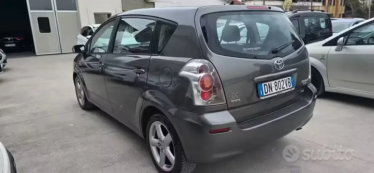 Usata Toyota Corolla Verso 140 CV (102 kW) 2008 Grigio Monovolume