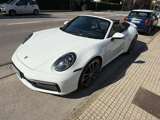 Usata Porsche 911 Carrera Cabriolet 385 CV (283 kW) 2023 Bianco Cabrio