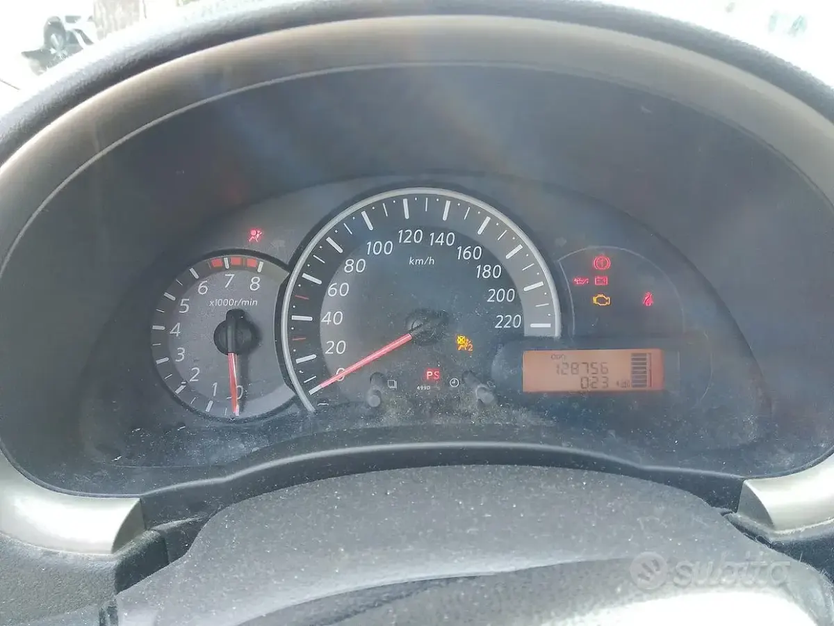 Usata Nissan Micra 80 CV (58 kW) 2012 Grigio Utilitaria