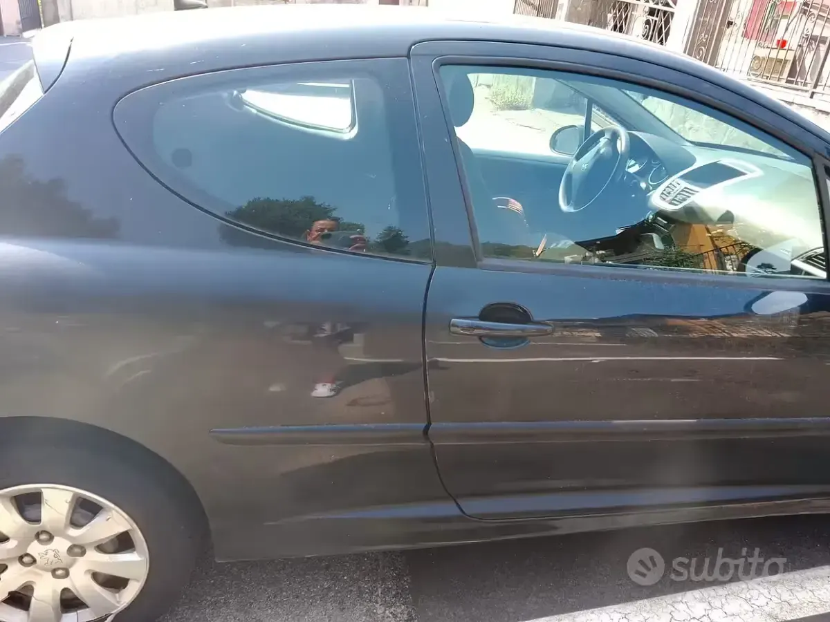 Usata Peugeot 207 68 CV (50 kW) 2007 Nero Utilitaria