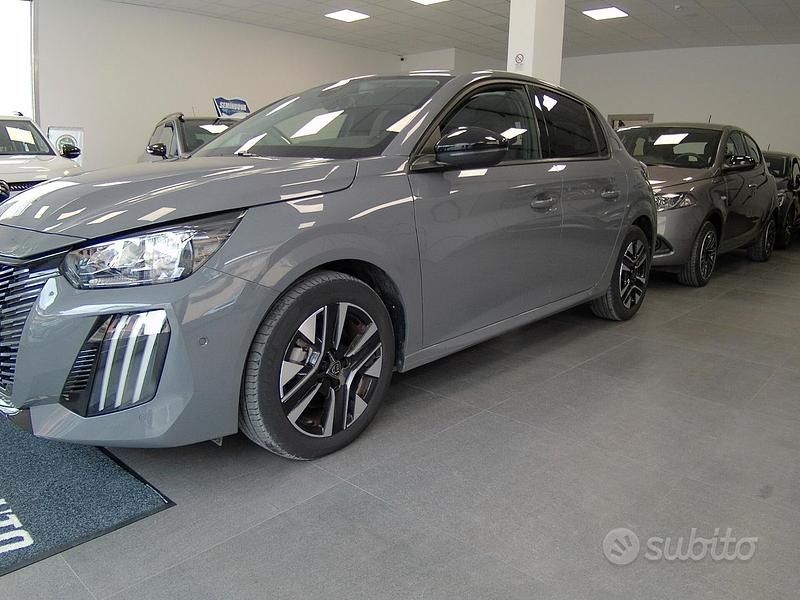 Usata Peugeot 208 GT 101 CV (74 kW) 2024 Grigio Utilitaria