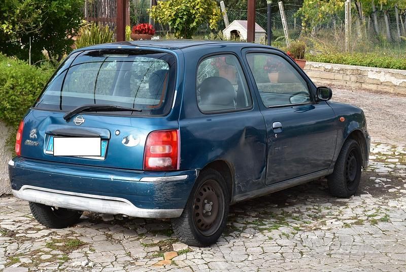 Usata 2001 Nissan Micra Comfort Tre volumi | 600 € (Buon prezzo) - Immagine 1/4