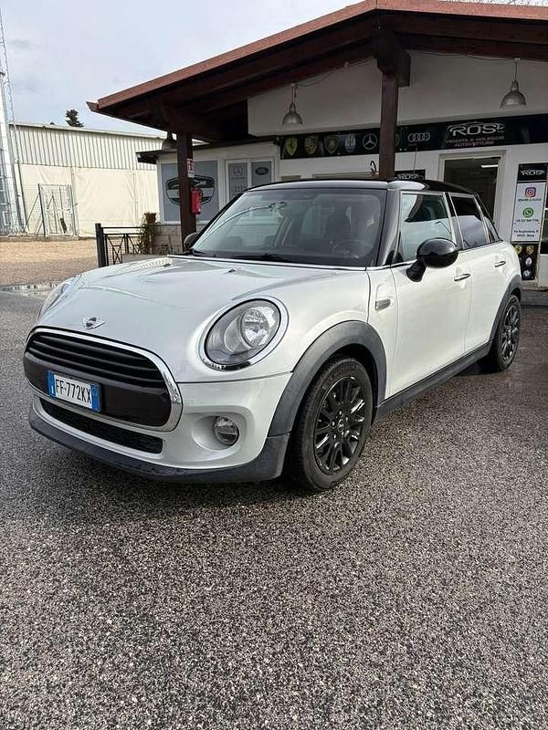 Usata Mini Cooper D Hype 116 CV (85 kW) 2016 Argento Utilitaria