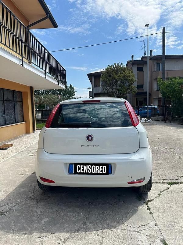 Usata Fiat Punto Young 69 CV (50 kW) 2016 Bianco Utilitaria