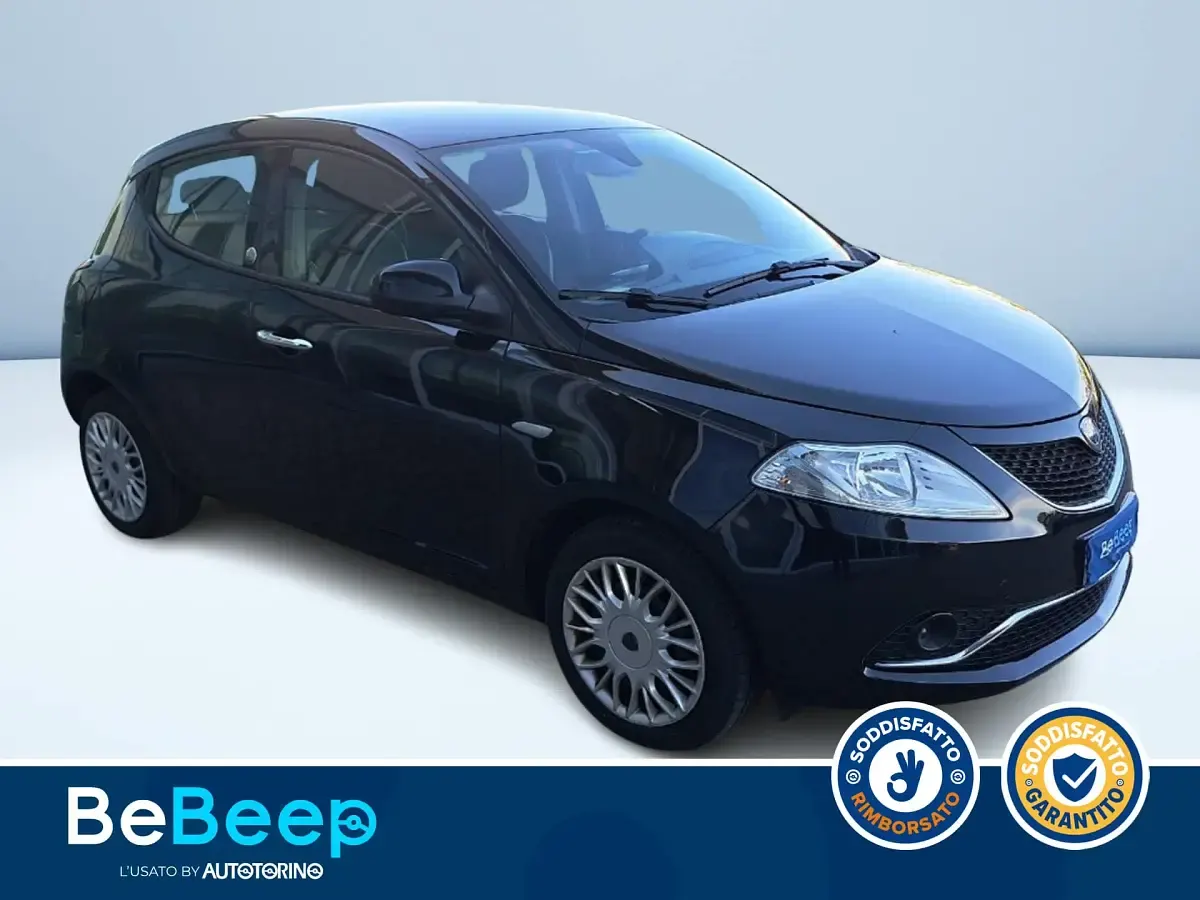 Usata Lancia Ypsilon Gold 69 CV (50 kW) 2017 Nero metallizzato Utilitaria
