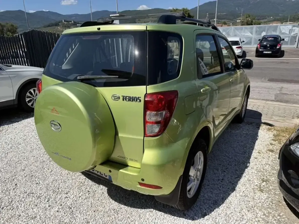Usata Daihatsu Terios 105 CV (77 kW) 2007 Verde SUV