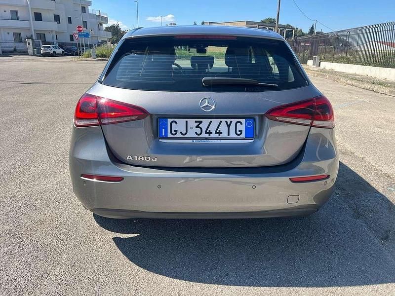 Usata Mercedes A180 Business 116 CV (85 kW) 2019 Grigio Berlina