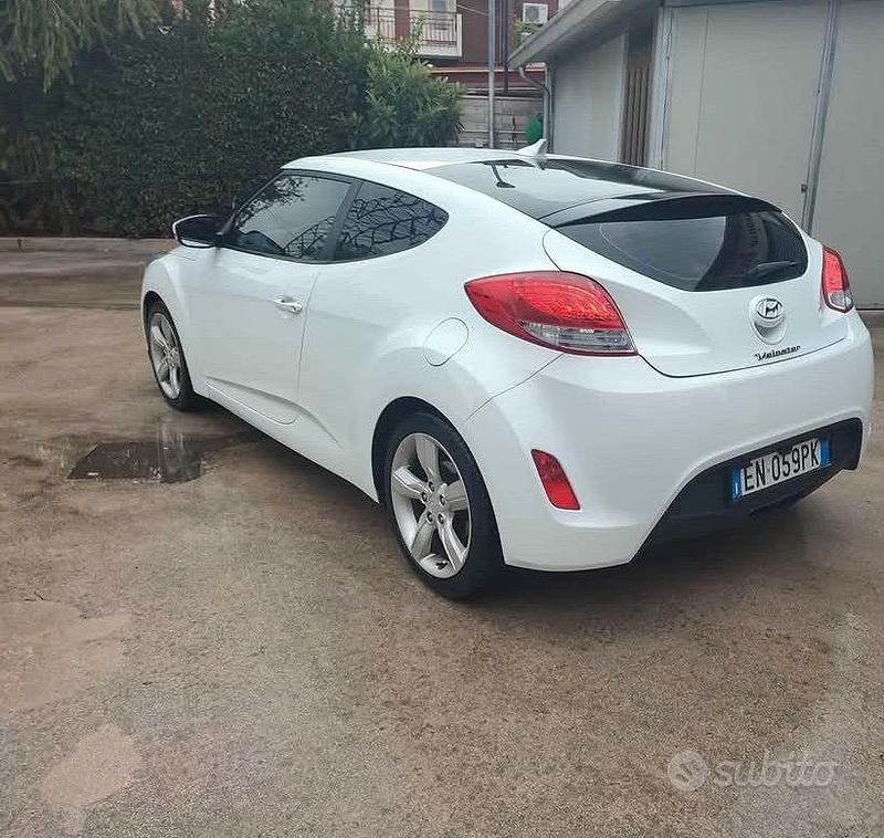Usata Hyundai Veloster 140 CV (102 kW) 2012 Bianco Utilitaria