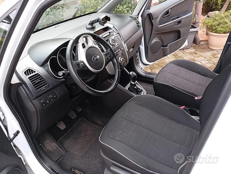 Usata Kia Venga 90 CV (66 kW) 2013 Bianco Utilitaria