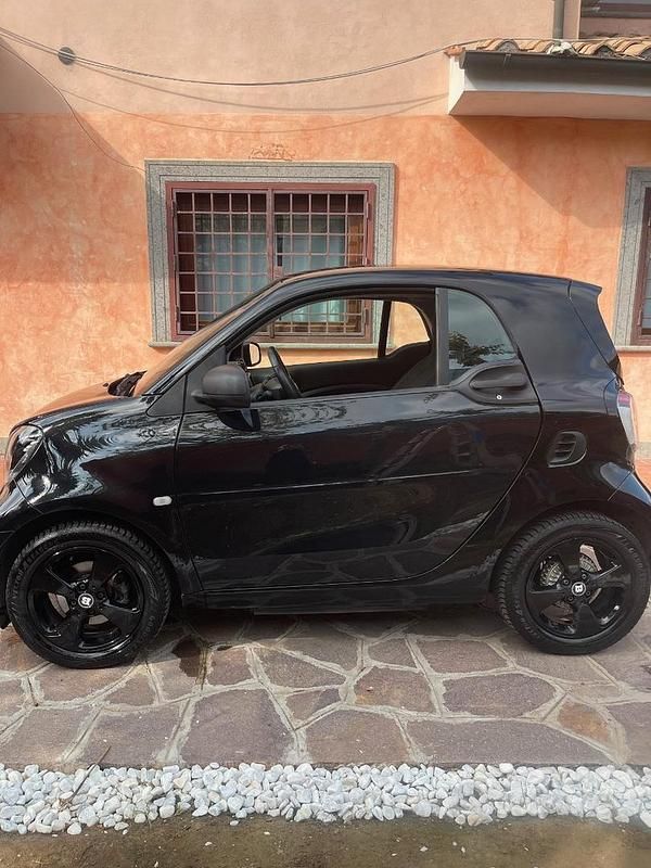 Usata Smart ForTwo Coupé 41 kW (56 CV) 2021 Nero Utilitaria