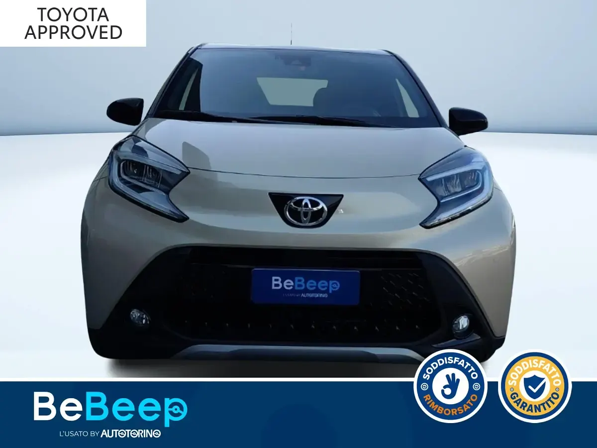 Usata Toyota Aygo X Lounge 72 CV (52 kW) 2022 Oro metallizzato SUV