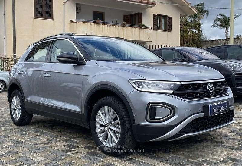 Usata VW T-Roc Life 116 CV (85 kW) 2023 Nero SUV