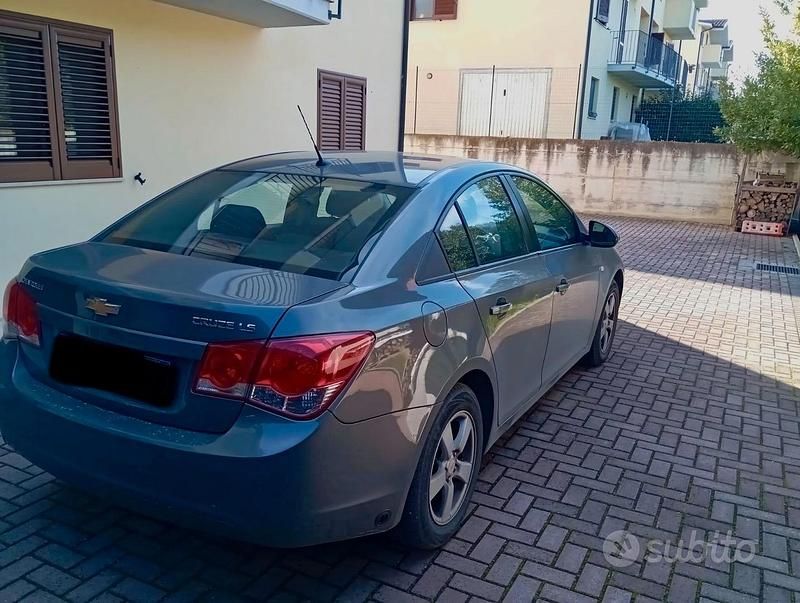 Usata Chevrolet Cruze LS 124 CV (91 kW) 2011 Grigio Berlina