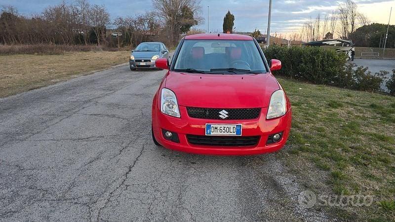 Rosso Usata 2008 Suzuki Swift Due volumi | 3800 € - Immagine 1/4