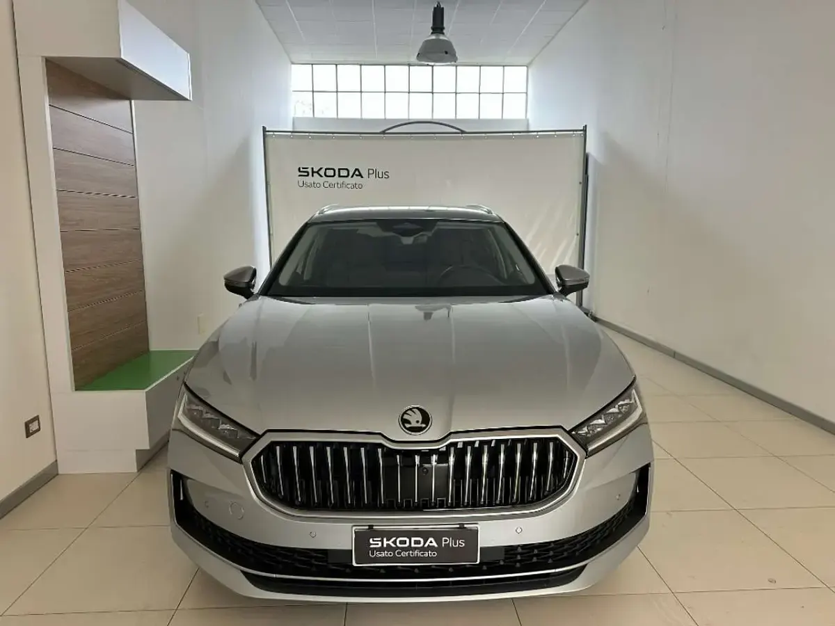 Usata Skoda Superb Style 150 CV (110 kW) 2024 Argento pebble metallizzato Station wagon