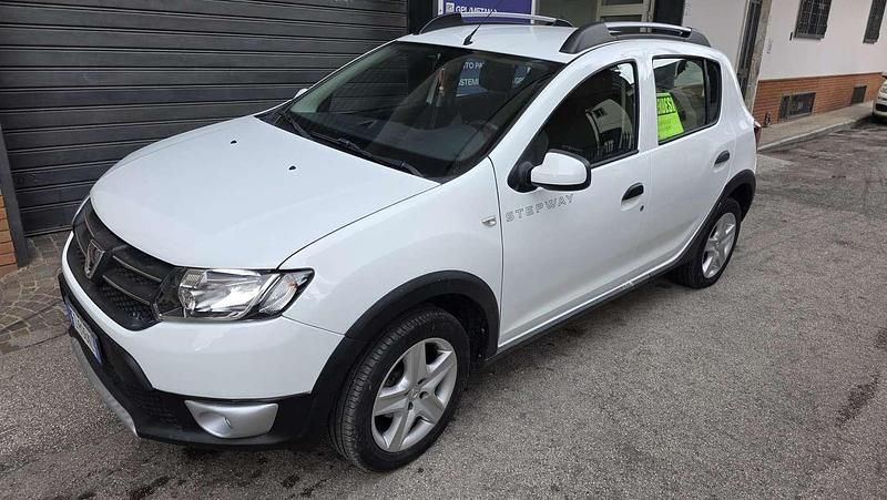 Usata Dacia Sandero Stepway 90 CV (66 kW) 2016 Bianco Berlina