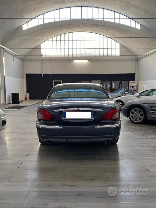 Usata Jaguar X-type Executive 196 CV (144 kW) 2001 Grigio Berlina