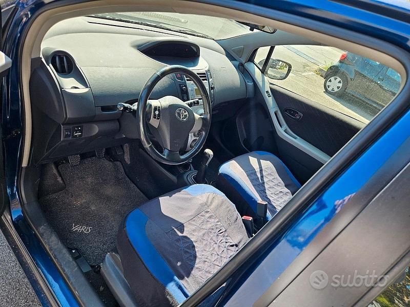 Usata Toyota Yaris Sol 69 CV (50 kW) 2006 Blu Utilitaria