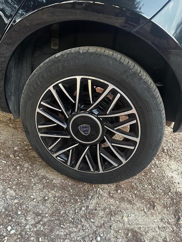 Usata Lancia Ypsilon 69 CV (50 kW) 2024 Nero Utilitaria