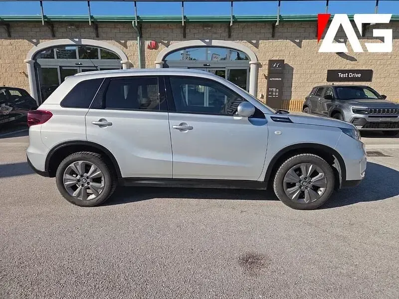 Usata Suzuki Vitara Cool 129 CV (94 kW) 2023 Grigio SUV