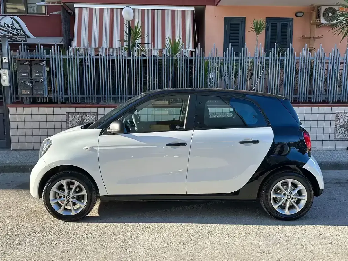 Usata Smart ForFour Prime 71 CV (52 kW) 2017 Bianco Utilitaria