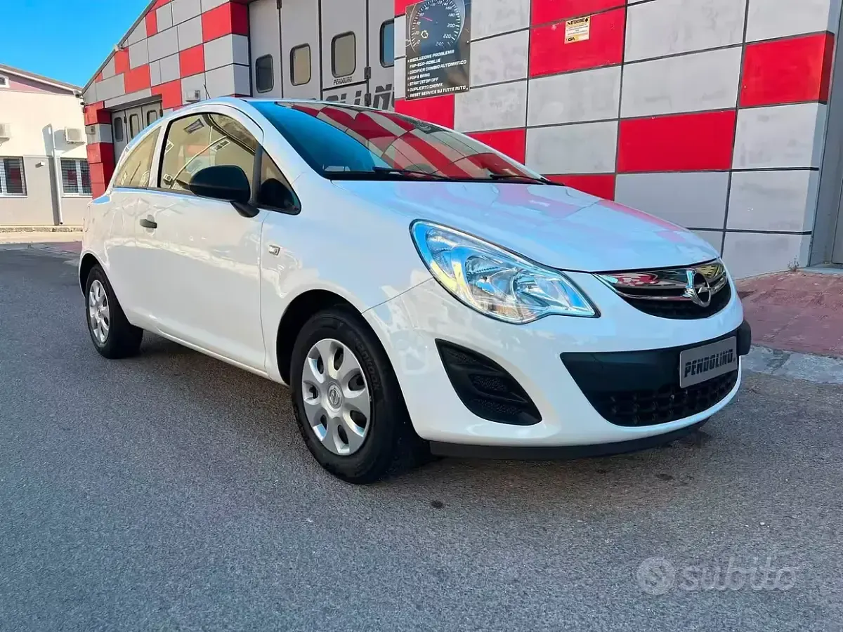 Usata Opel Corsa Selection 65 CV (47 kW) 2012 Bianco Utilitaria