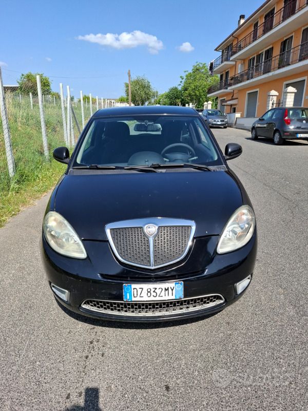 Usata Lancia Ypsilon 77 CV (56 kW) 2010 Nero Utilitaria