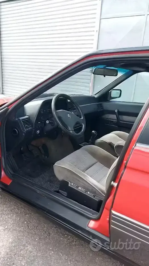 Usata Alfa Romeo 164 188 CV (138 kW) 1990 Rosso Berlina