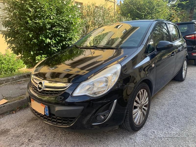 Usata Opel Corsa 75 CV (55 kW) 2012 Nero Utilitaria